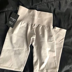 Gray leggings, athletic tights, athletic leggings